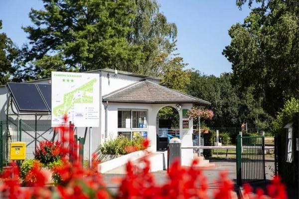 Camping Onlycamp Des Halles Decize Extérieur photo